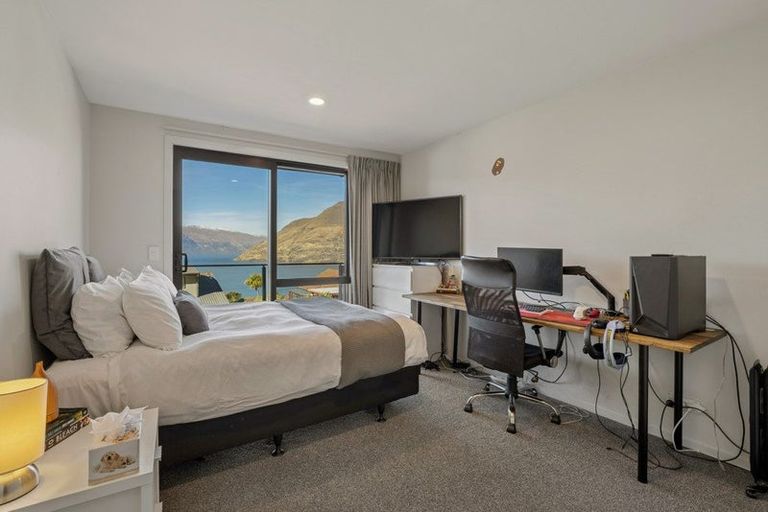 Photo of property in 54c Wynyard Crescent, Fernhill, Queenstown, 9300