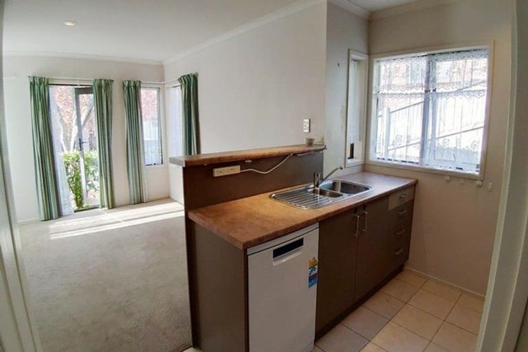 Photo of property in 34 Helen Ryburn Place, Torbay, Auckland, 0630