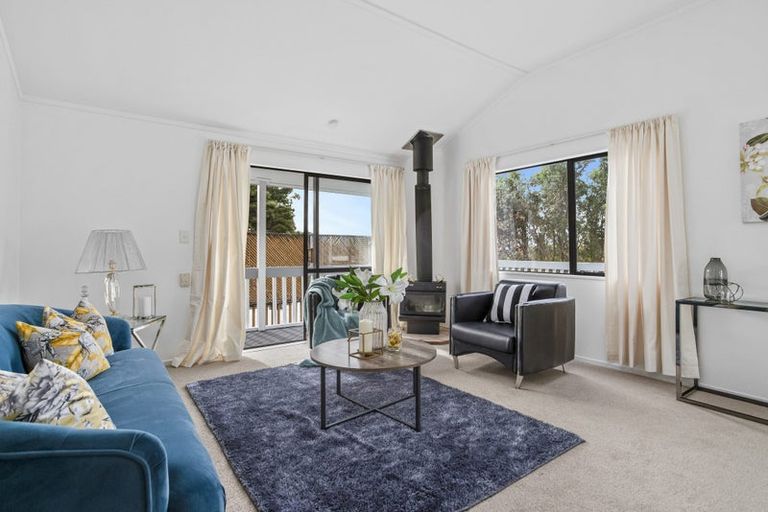 Photo of property in 1/47 West Harbour Drive, West Harbour, Auckland, 0618