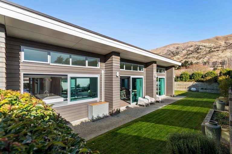 Photo of property in 44 Kelliher Drive, Wanaka, 9305