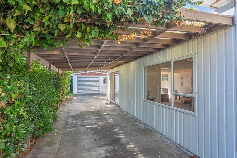 Photo of property in 8 Andrew Street, Waikanae, 5036