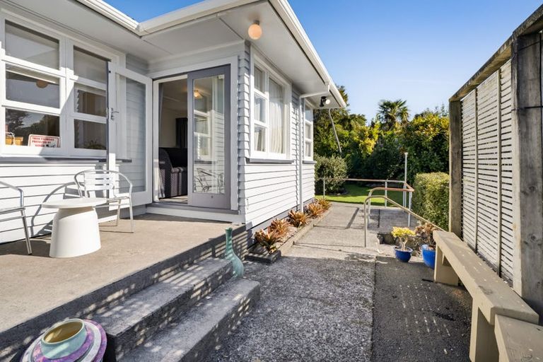 Photo of property in 6 Mahoe Street, Strandon, New Plymouth, 4312