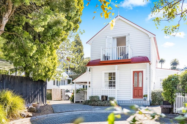 Photo of property in 4/14-26 Beach Road, Northcote Point, Auckland, 0627