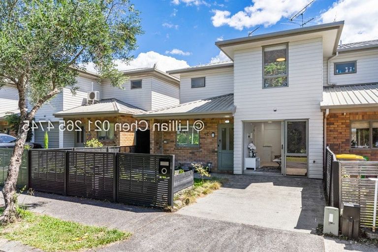 Photo of property in 27 Verdale Circle, Glen Eden, Auckland, 0602