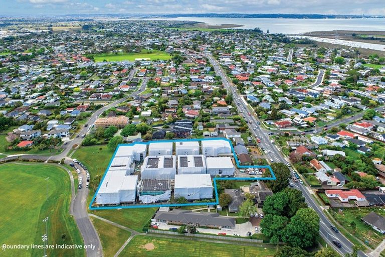 Photo of property in 170 Te Atatu Road, Te Atatu South, Auckland, 0610