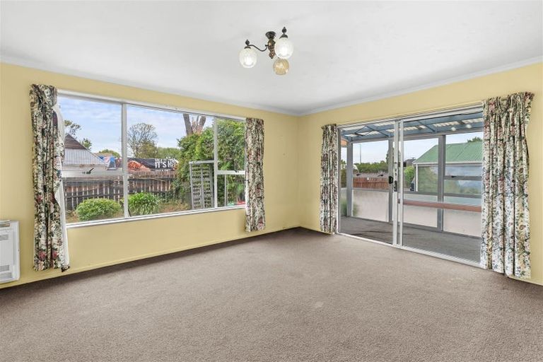 Photo of property in 2/136 Wainoni Road, Avondale, Christchurch, 8061