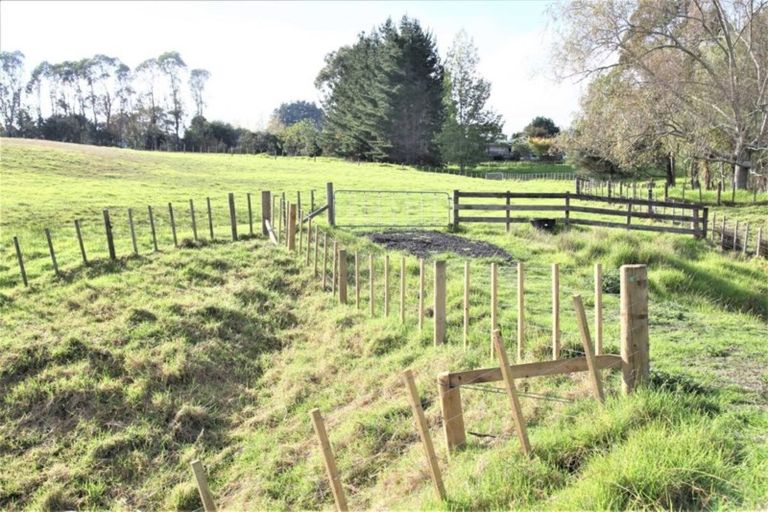 Photo of property in 181 Mangakura Road, Helensville, 0875