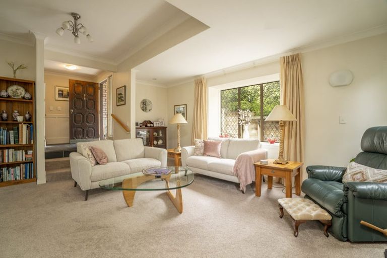 Photo of property in 6 Burbank Crescent, Churton Park, Wellington, 6037