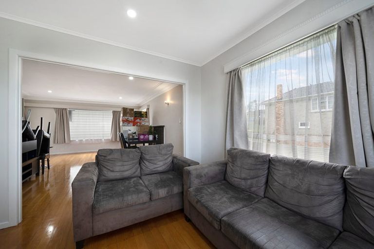 Photo of property in 19 Lynwood Road, New Lynn, Auckland, 0600