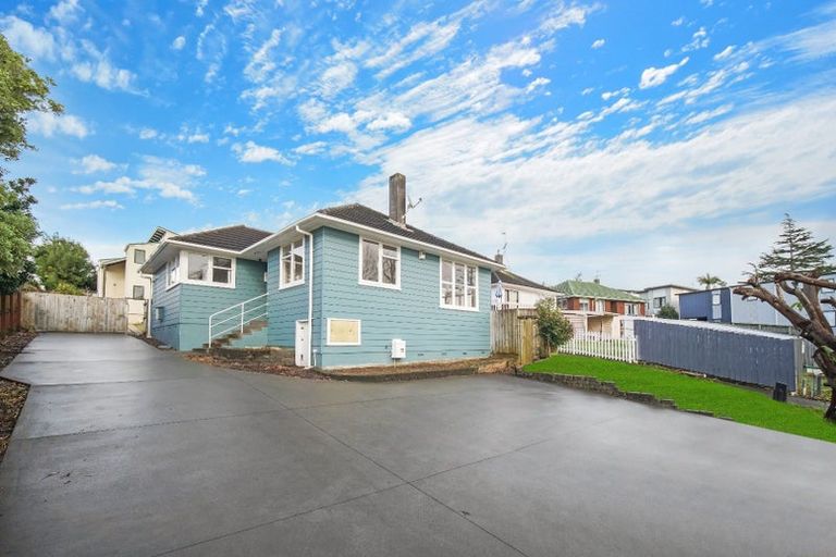 Photo of property in 1/6 Greenslade Crescent, Northcote, Auckland, 0627
