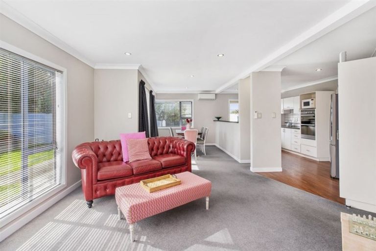 Photo of property in 40 Joseph Banks Drive, Whitby, Porirua, 5024