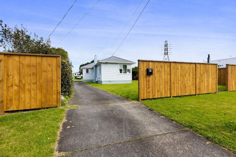 Photo of property in 31 Paritutu Road, Spotswood, New Plymouth, 4310
