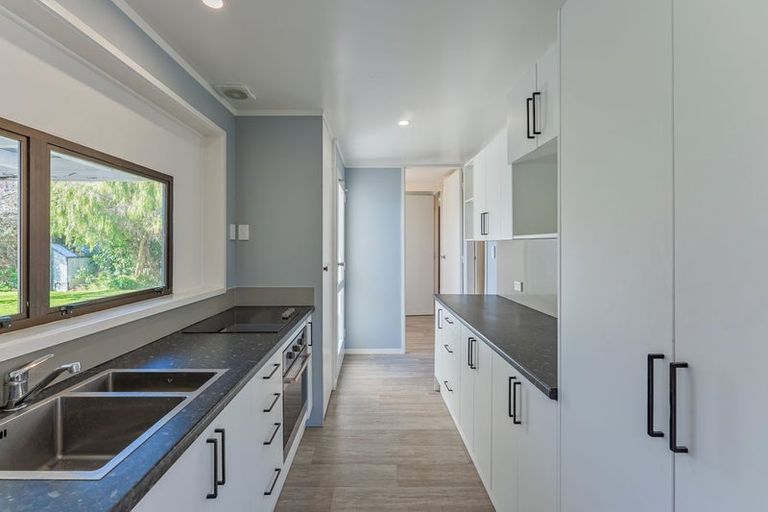 Photo of property in 8 Andrew Street, Waikanae, 5036