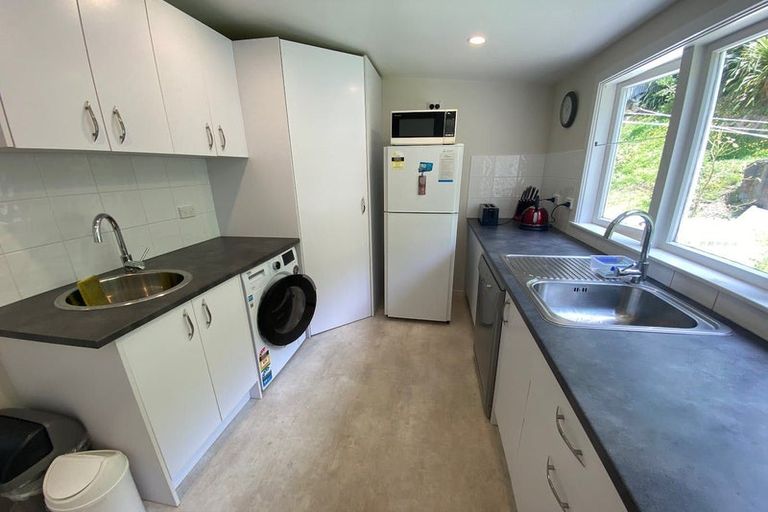 Photo of property in 2 Kopiko Way, Brooklyn, Wellington, 6021