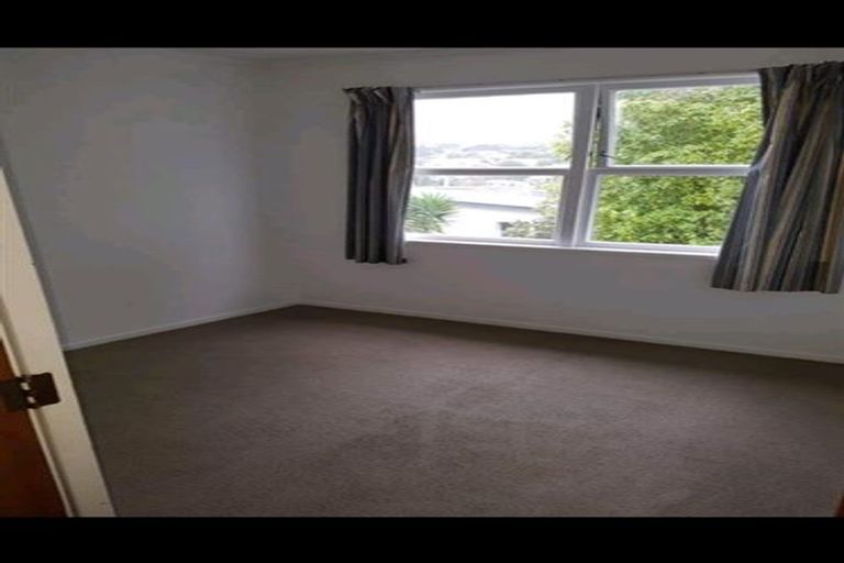 Photo of property in 24 Tamahere Drive, Glenfield, Auckland, 0629