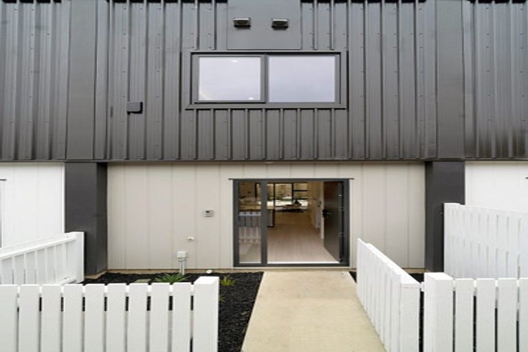 Photo of property in 10/52 Newington Road, Henderson, Auckland, 0612
