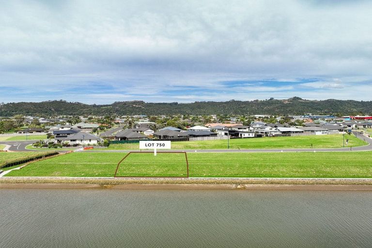 Photo of property in 23 Kahu Crescent, Whitianga, 3510