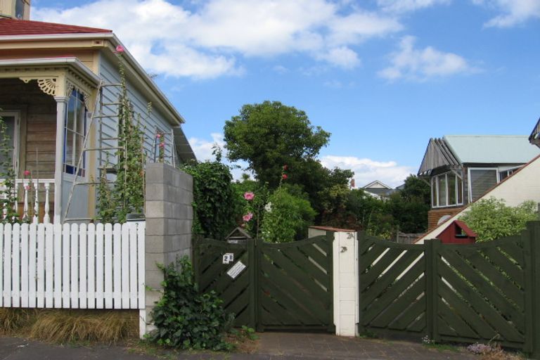 Photo of property in 1/2a Spring Street, Devonport, Auckland, 0624
