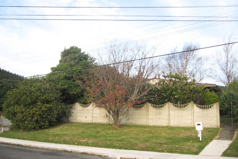 Photo of property in 17 Kaitawa Crescent, Paraparaumu, 5032