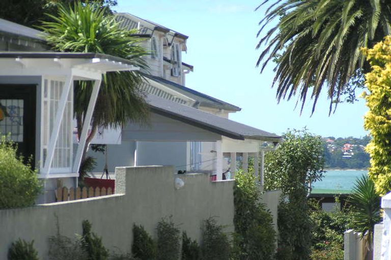 Photo of property in 99a Queen Street, Northcote Point, Auckland, 0627
