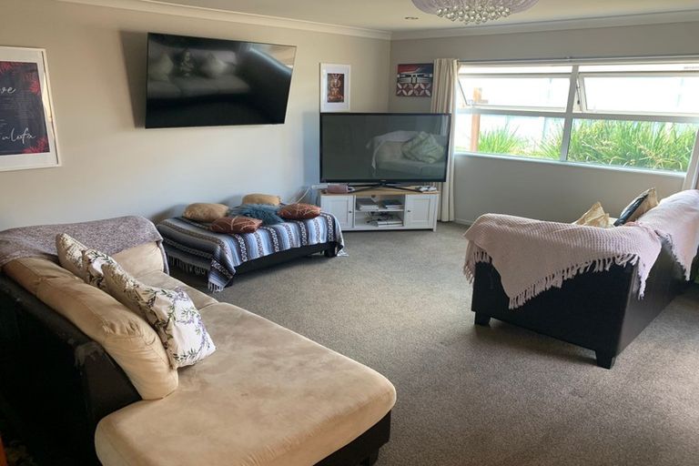 Photo of property in 2/69 Mcintyre Road, Mangere Bridge, Auckland, 2022