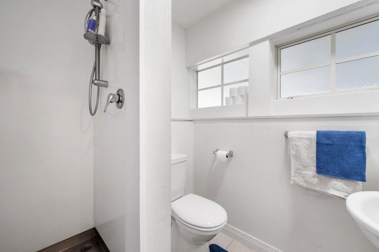 Photo of property in 8 Kerry Dell, Cockle Bay, Auckland, 2014