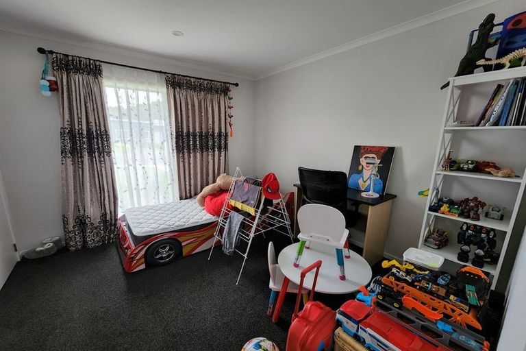 Photo of property in 10 Passchendaele Grove, Trentham, Upper Hutt, 5018