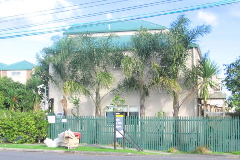 Photo of property in 3/4 Keeling Road, Henderson, Auckland, 0612