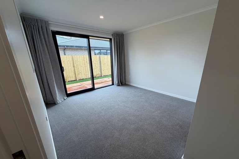 Photo of property in 143 Otuwairoa Esplanade, Opaheke, 2113