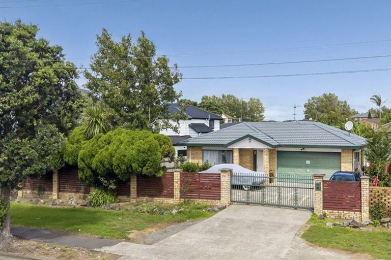 Photo of property in 548 Massey Road, Mangere, Auckland, 2022