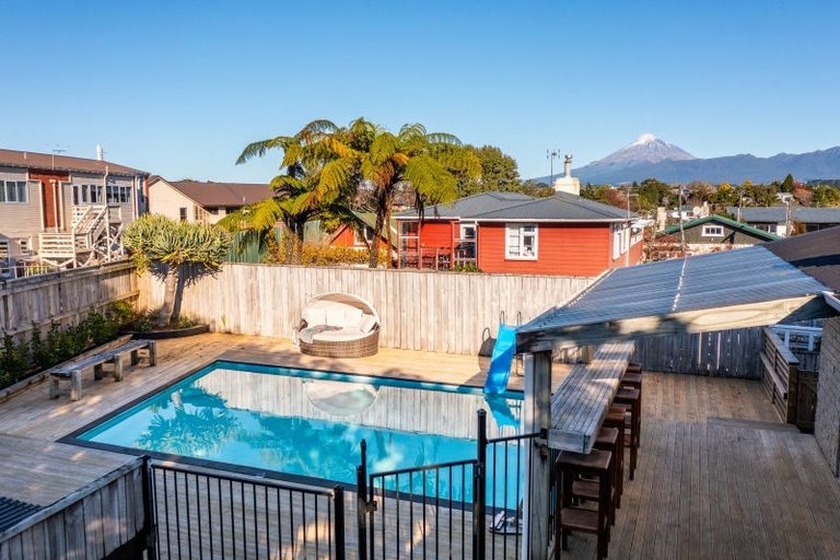 Photo of property in 219a Tukapa Street, Westown, New Plymouth, 4310