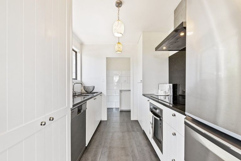 Photo of property in 6 Parrs Cross Road, Henderson, Auckland, 0612