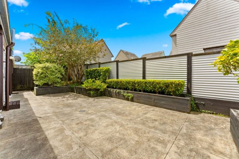 Photo of property in 1/1 Gatman Street, Birkdale, Auckland, 0626