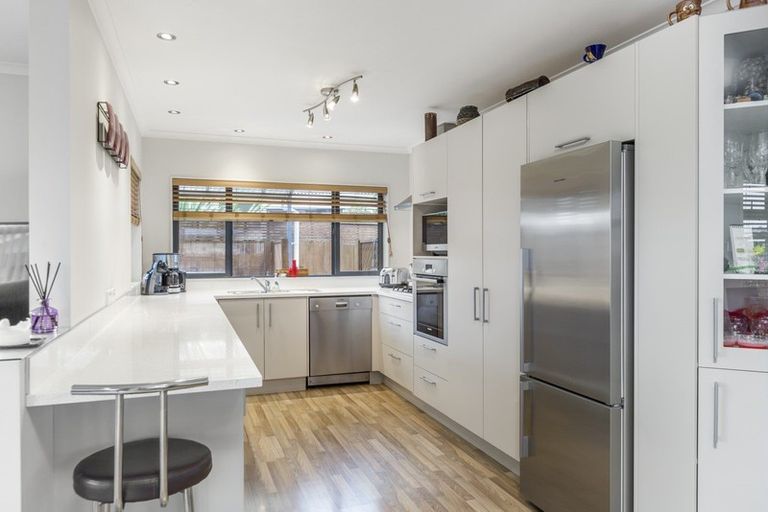 Photo of property in 28 Riverside Road, Orewa, 0931