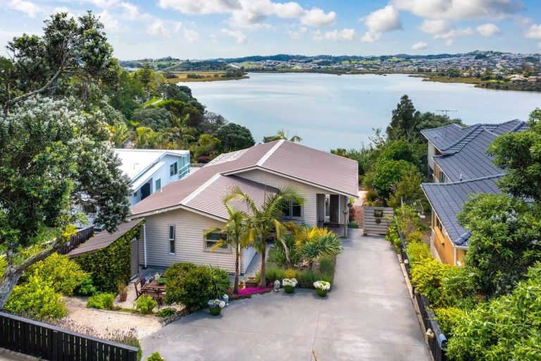 Photo of property in 36 Pohutukawa Avenue, Red Beach, 0932