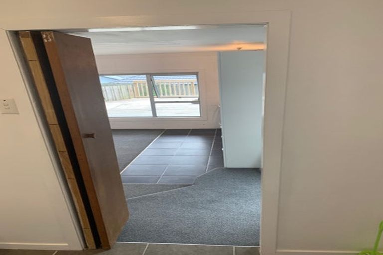 Photo of property in 16a Holiday Road, Stanmore Bay, Whangaparaoa, 0932