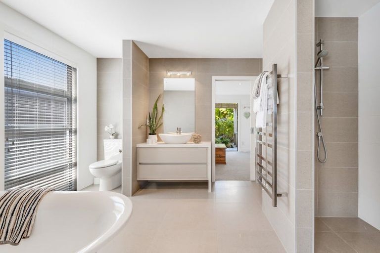 Photo of property in 8a The Parade, Bucklands Beach, Auckland, 2012