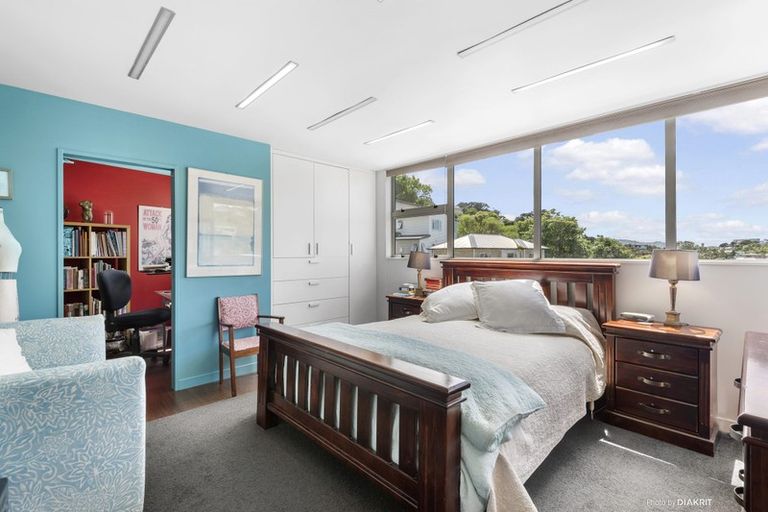 Photo of property in 13 Kopiko Way, Brooklyn, Wellington, 6021