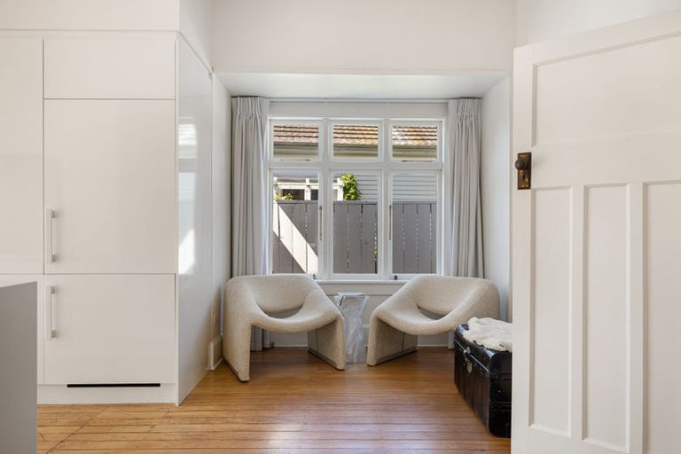 Photo of property in 5 Aikmans Road, Merivale, Christchurch, 8014