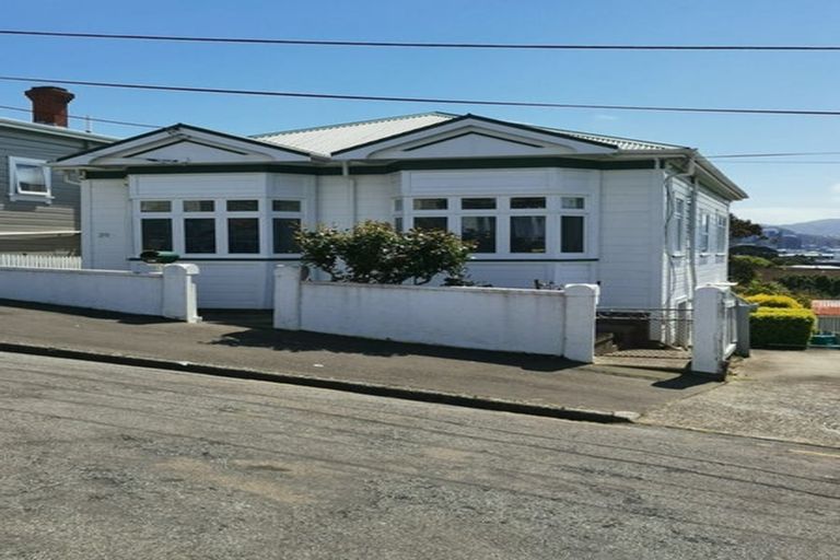 Photo of property in 20 Carrington Street, Mount Cook, Wellington, 6021