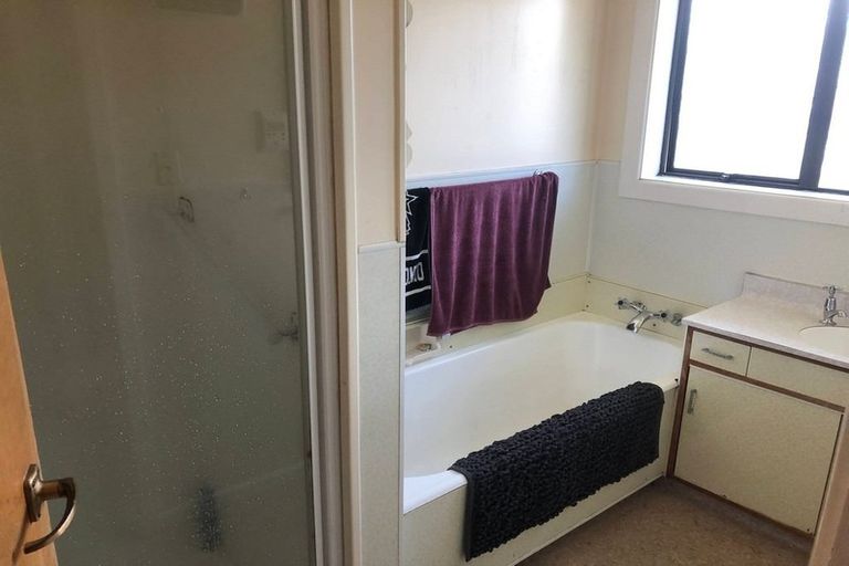 Photo of property in 1 Clonbern Place, Upper Riccarton, Christchurch, 8041