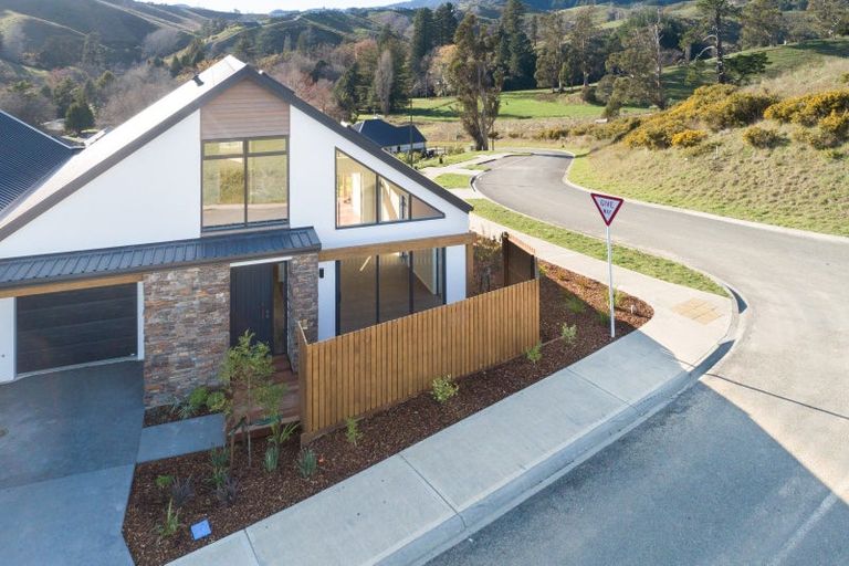 Photo of property in 2 Hill Tops Way, Stoke, Nelson, 7011