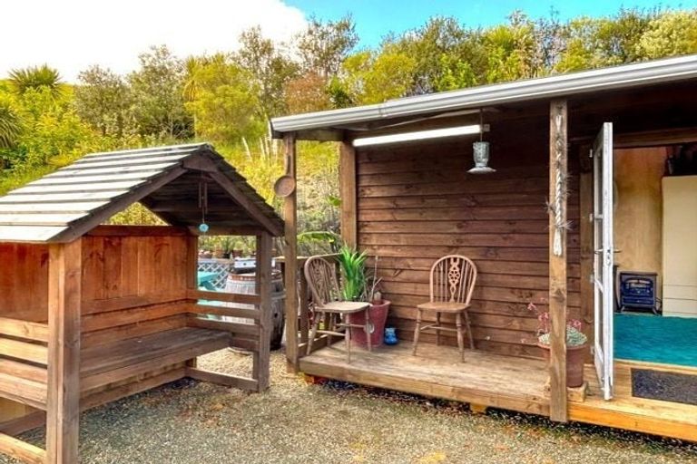 Photo of property in 1665 Matapouri Road, Matapouri, Whangarei, 0173