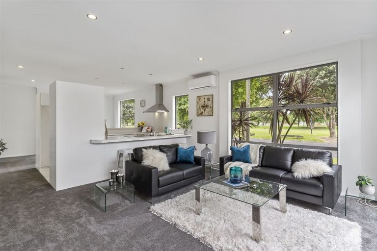 Photo of property in 35 The Track, Takanini, 2112