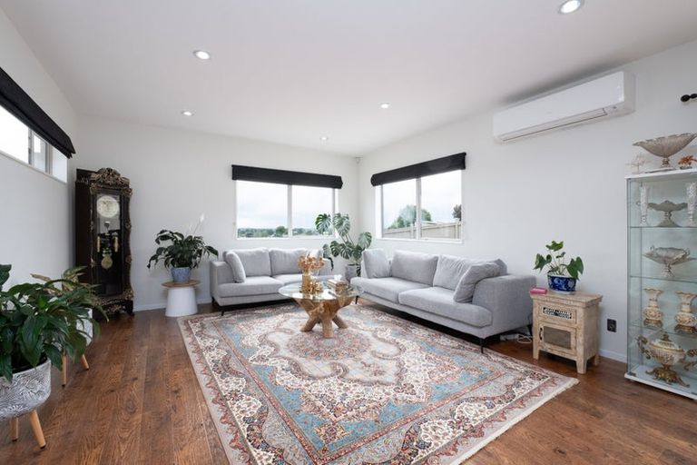 Photo of property in 140 Keri Vista Rise, Papakura, 2110