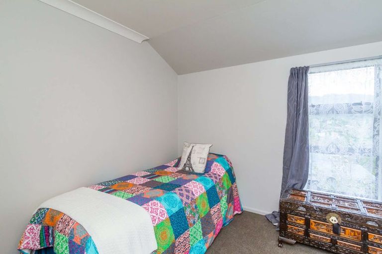 Photo of property in 32 Speldhurst Grove, Stokes Valley, Lower Hutt, 5019