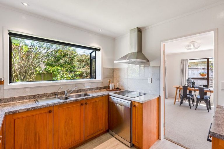 Photo of property in 29 Rosebank Grove, Waikanae, 5036