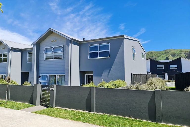 Photo of property in 16 Bluff Road, Kenepuru, Porirua, 5022