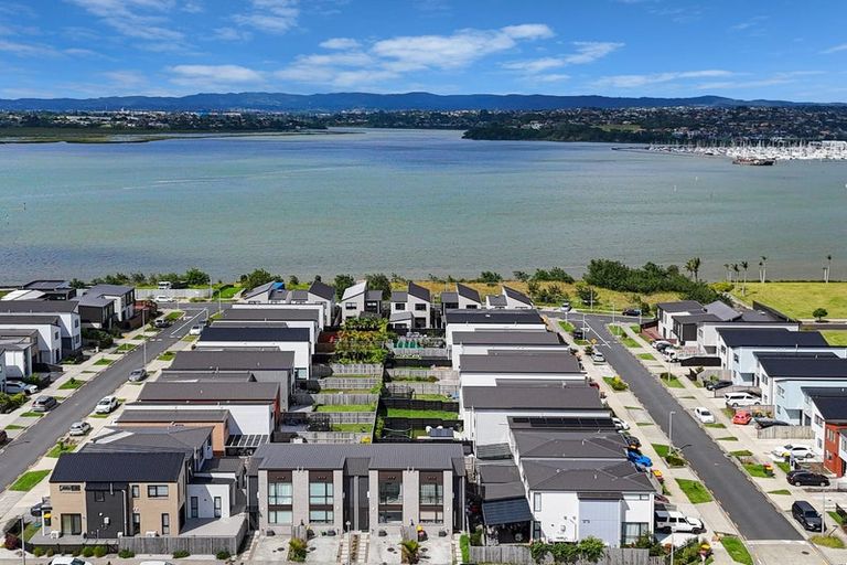 Photo of property in 6 Landing Path Drive, Hobsonville, Auckland, 0616
