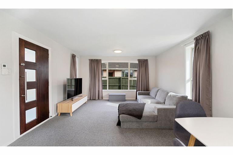 Photo of property in 36 Oakley Crescent, Hornby, Christchurch, 8042